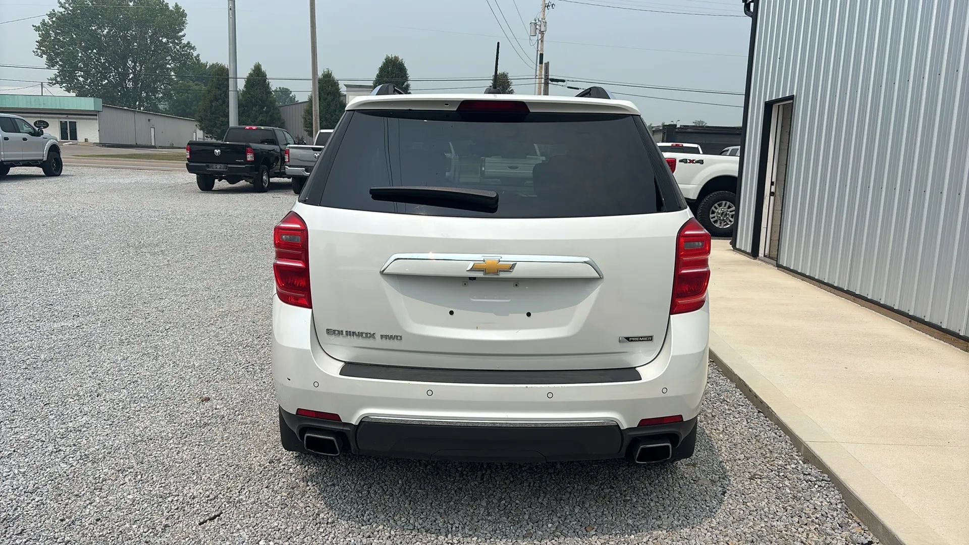 Used 2017 Chevrolet Equinox Premier w/ Enhanced Convenience Package AWD/4WD image 4