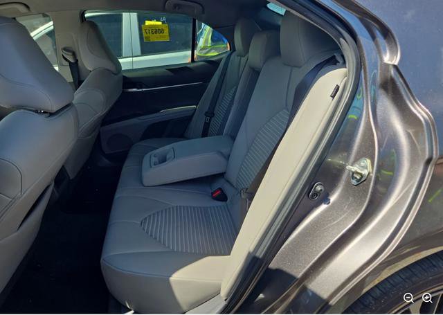 Used 2020 Toyota Camry SE image 9