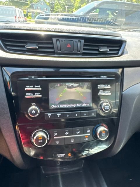 Used 2017 Nissan Rogue Sport S w/ S Appearance Package AWD/4WD image 31
