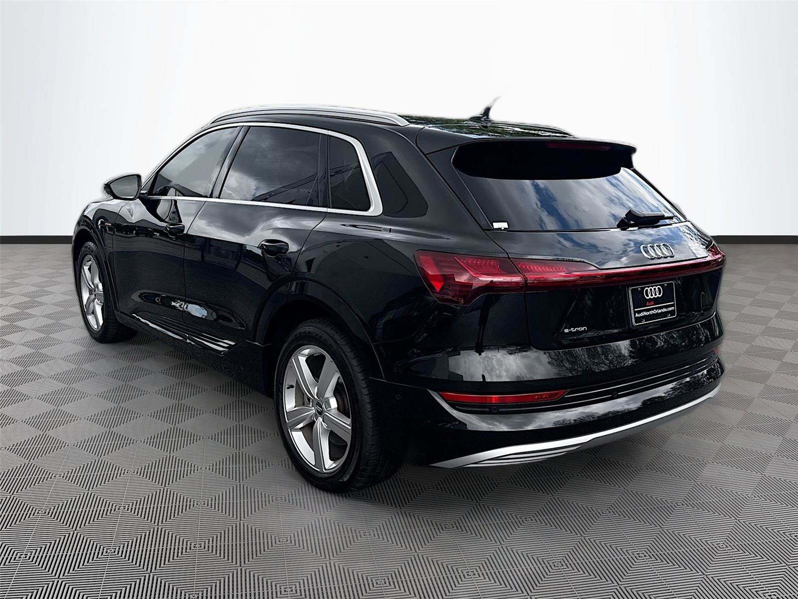 Certified 2019 Audi e-tron Premium Plus AWD/4WD image 5