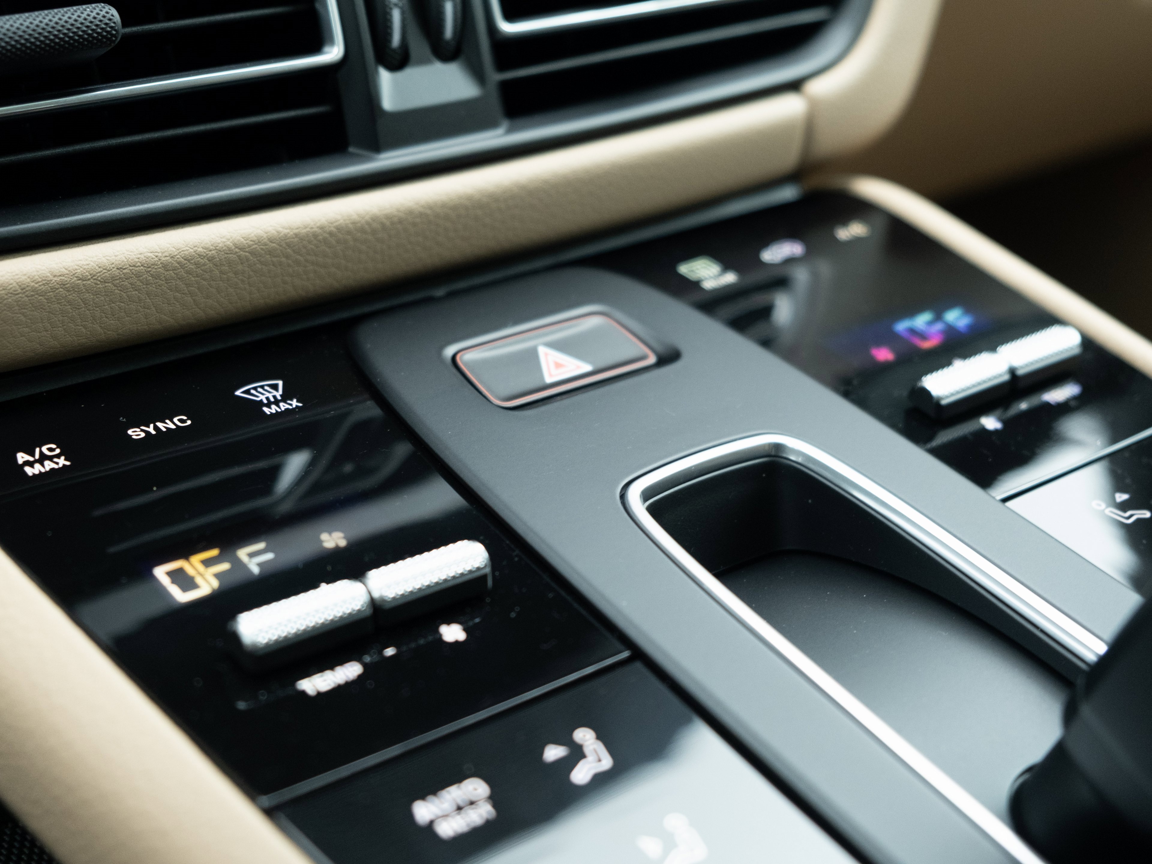 Certified 2025 Porsche Macan image 24