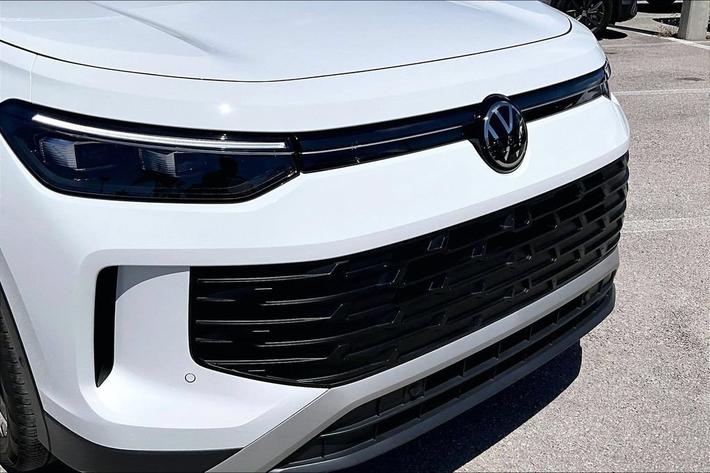 Certified 2026 Volkswagen Tiguan SE w/ Panoramic Sunroof Package FWD image 11