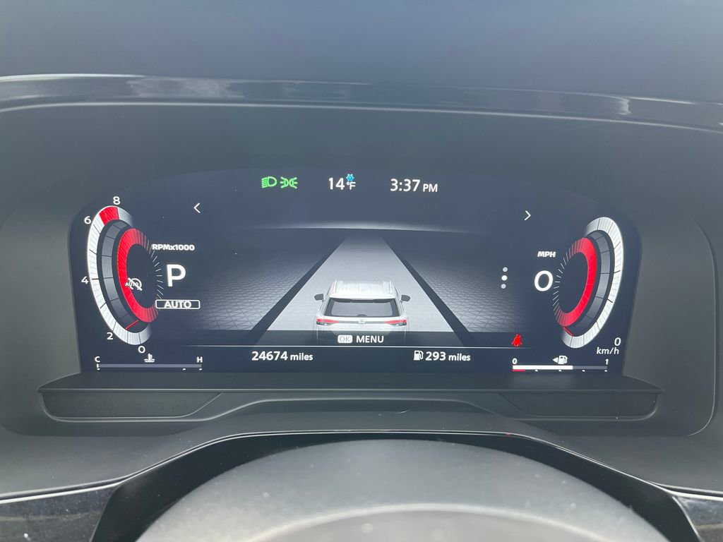 Used 2024 Nissan Pathfinder Platinum image 17