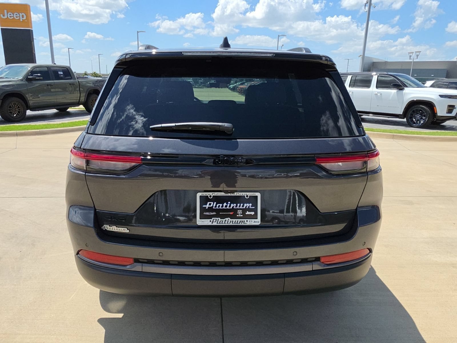 New 2026 Jeep Grand Cherokee Limited w/ Limited Altitude Package AWD/4WD image 4