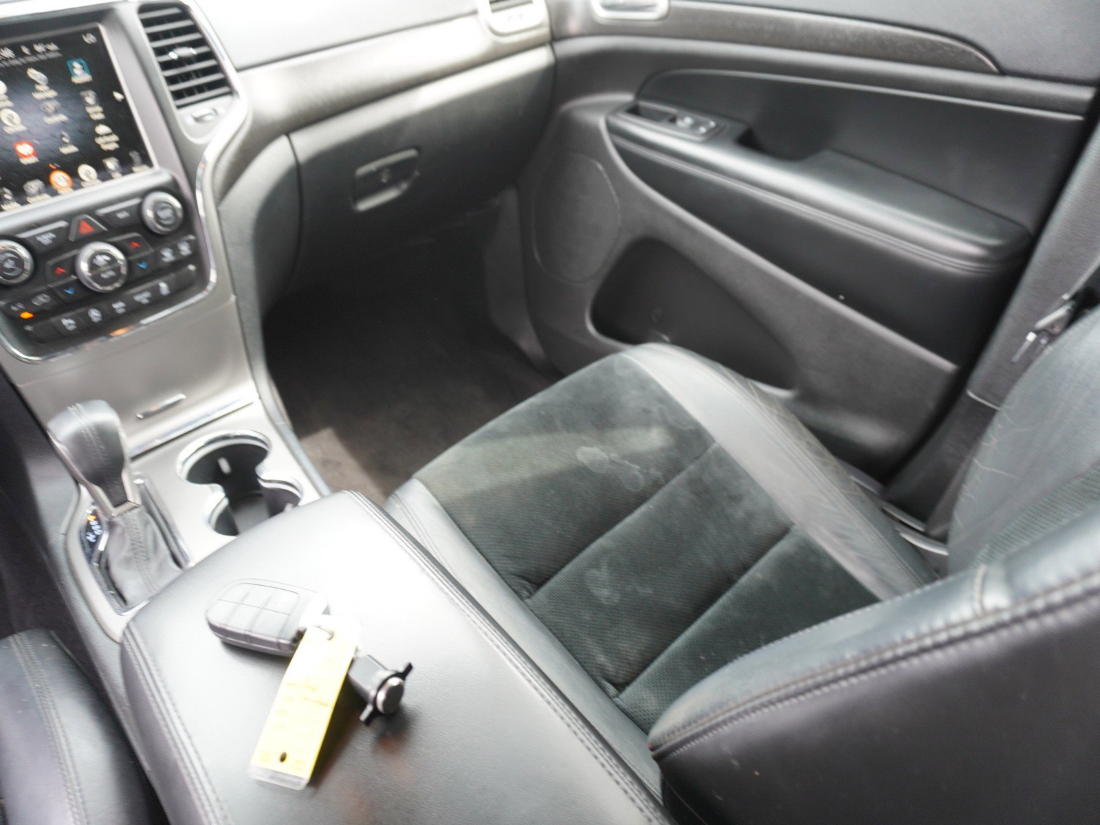 Used 2017 Jeep Grand Cherokee Altitude image 16