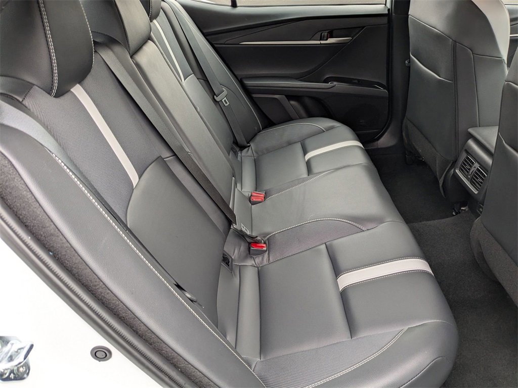 Used 2025 Toyota Camry SE image 33