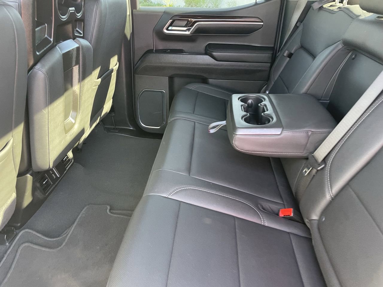 Used 2024 GMC Sierra 1500 SLT image 15