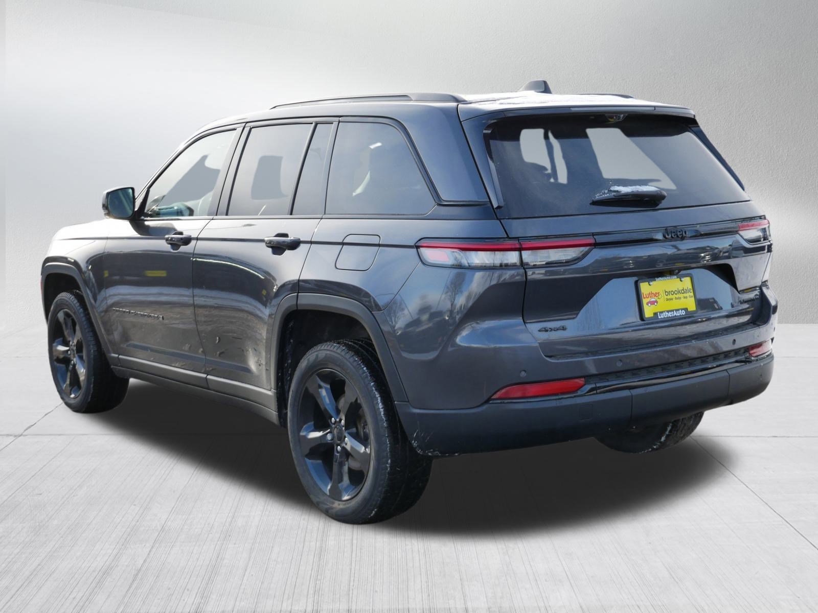 Certified 2023 Jeep Grand Cherokee Limited w/ Luxury Tech Group II image 5