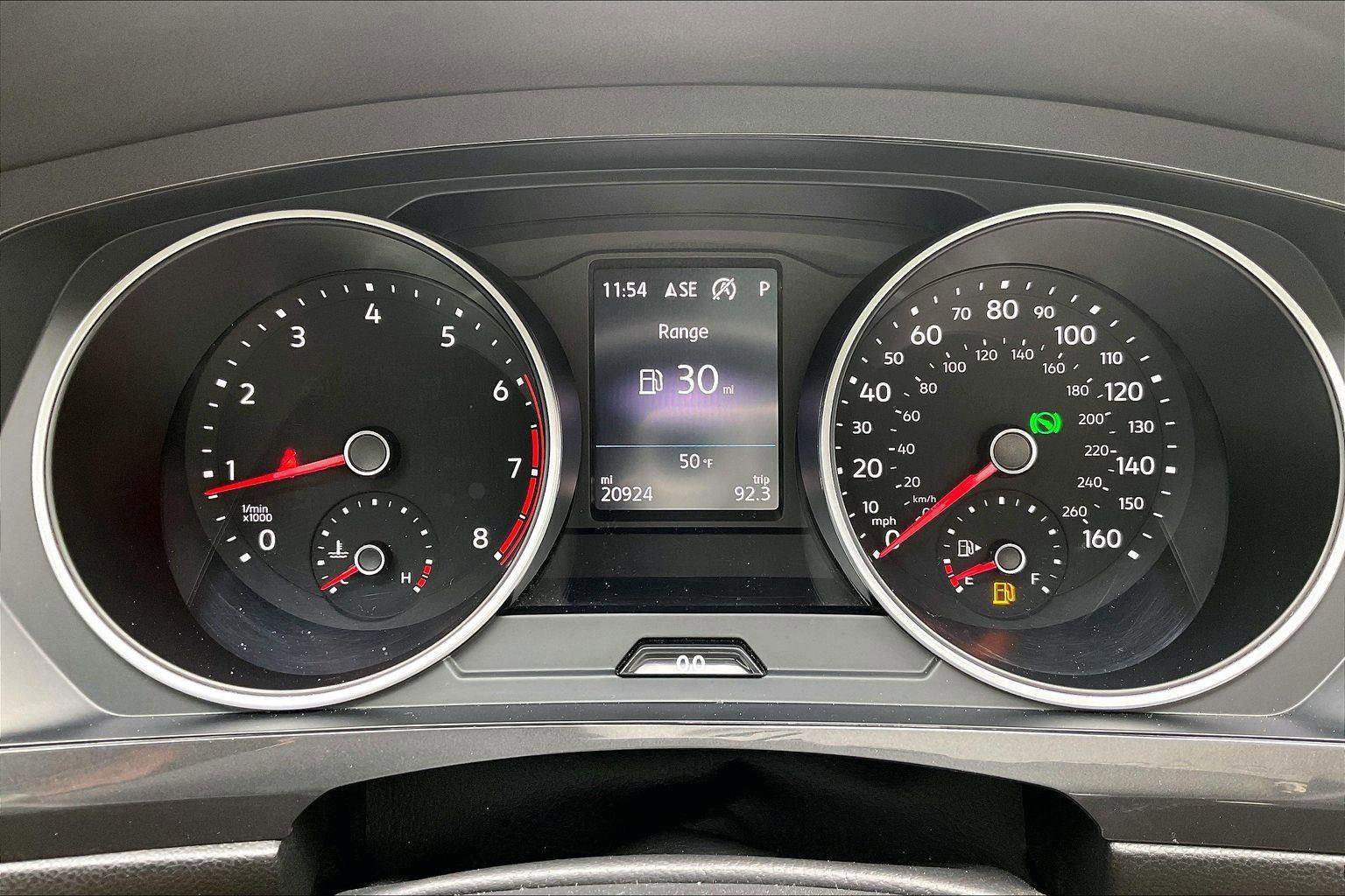 Used 2021 Volkswagen Tiguan SE w/ Panoramic Sunroof Package image 22