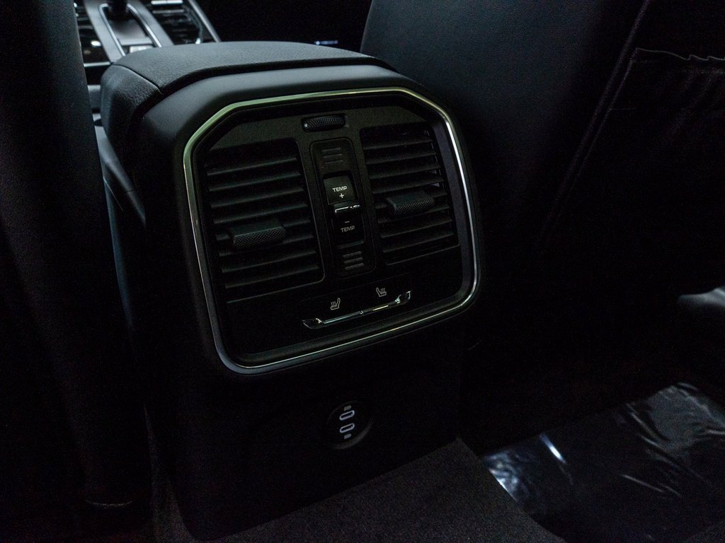 Used 2025 Porsche Macan image 28