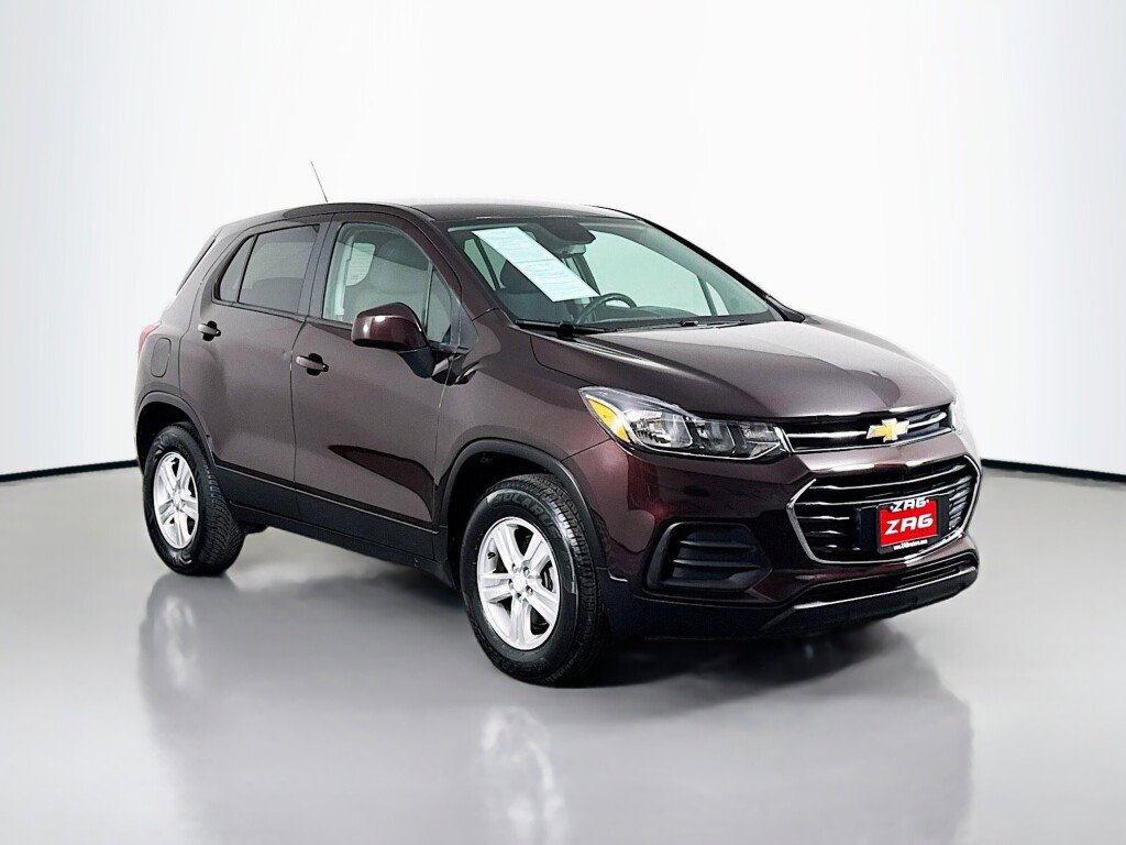 Used 2021 Chevrolet Trax LS w/ Tint and Cruise Package AWD/4WD image 7