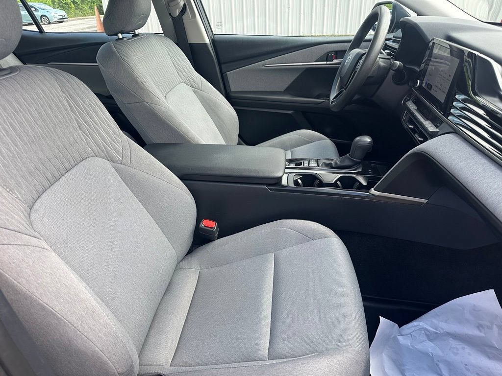 Used 2025 Toyota Camry LE w/ Convenience Package FWD image 27