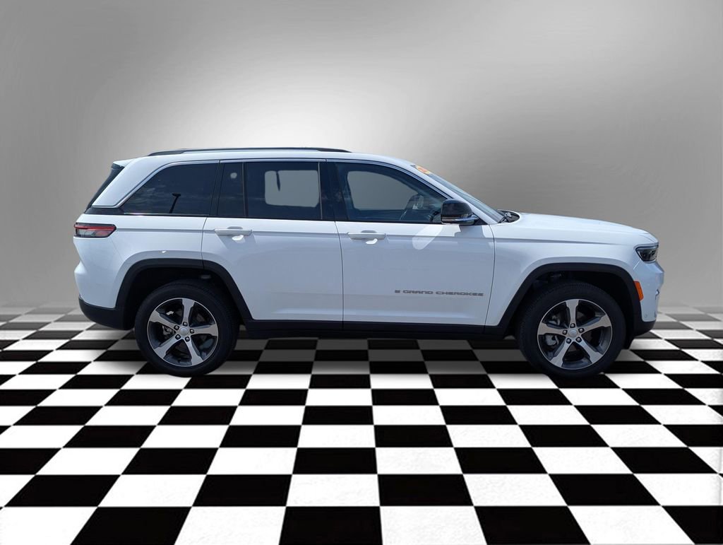 Used 2023 Jeep Grand Cherokee Limited w/ Luxury Tech Group II AWD/4WD image 9