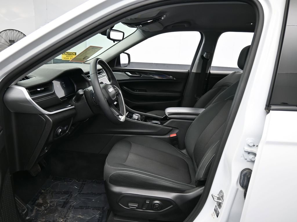 Used 2023 Jeep Grand Cherokee L Laredo w/ Luxury Tech Group I image 11