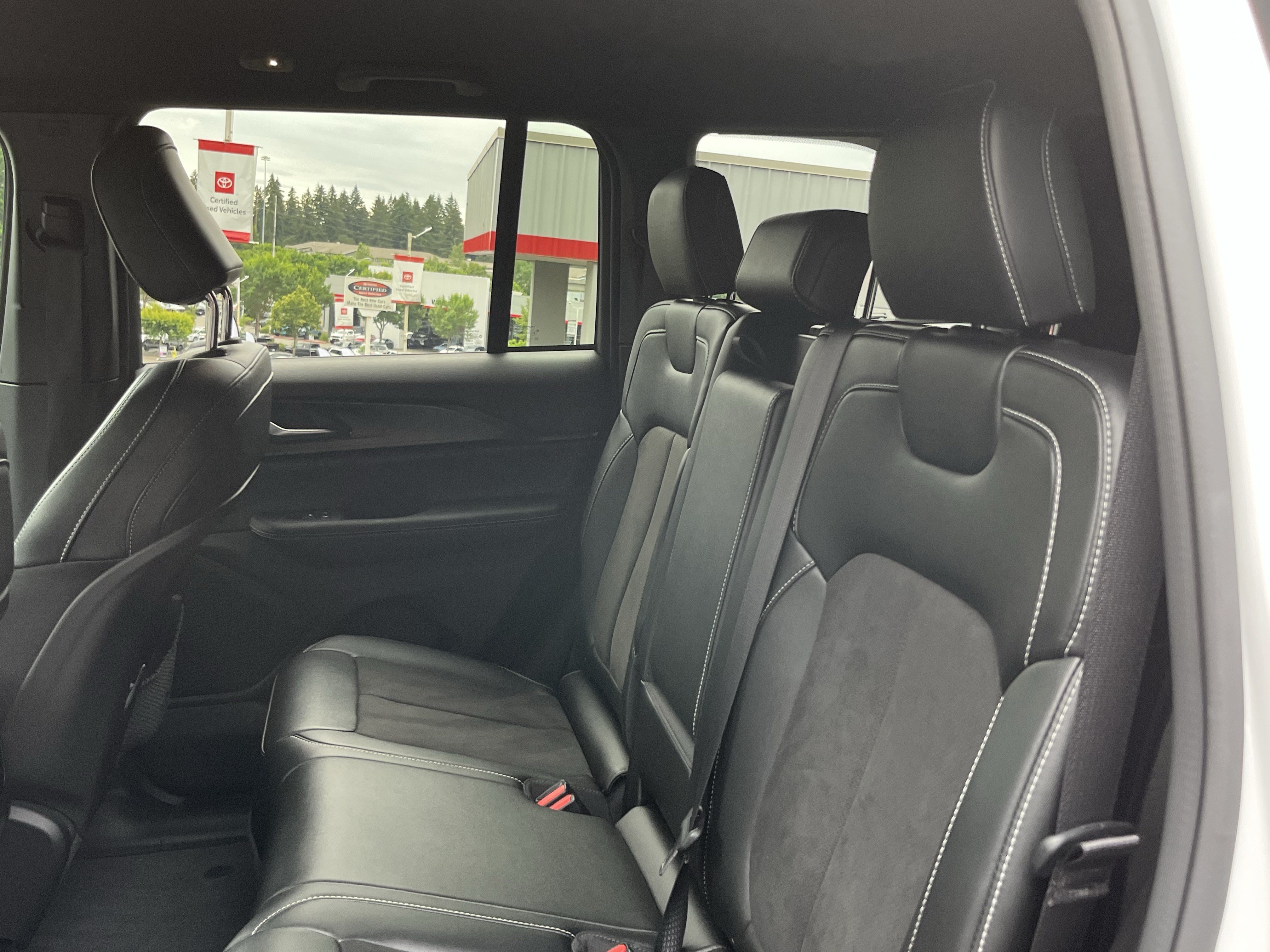 Used 2023 Jeep Grand Cherokee Altitude AWD/4WD image 14