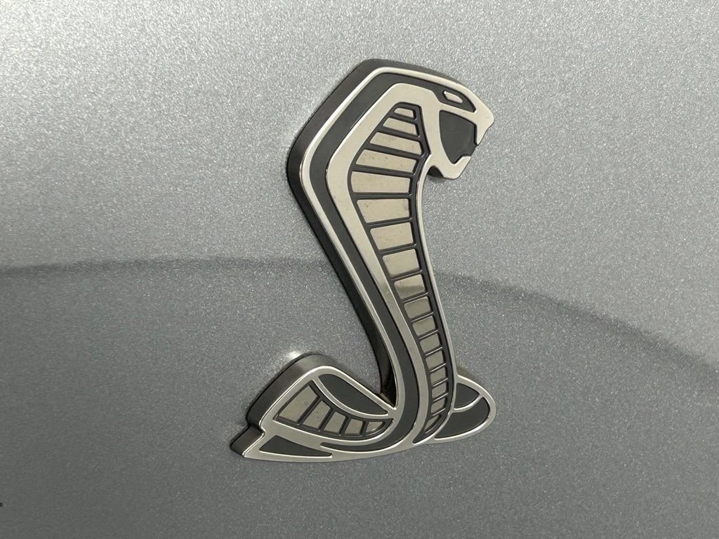 Used 2021 Ford Mustang Shelby GT500 w/ Technology Package RWD image 9