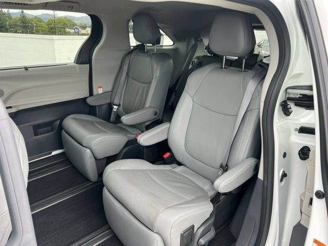 Used 2024 Toyota Sienna Limited AWD/4WD image 15