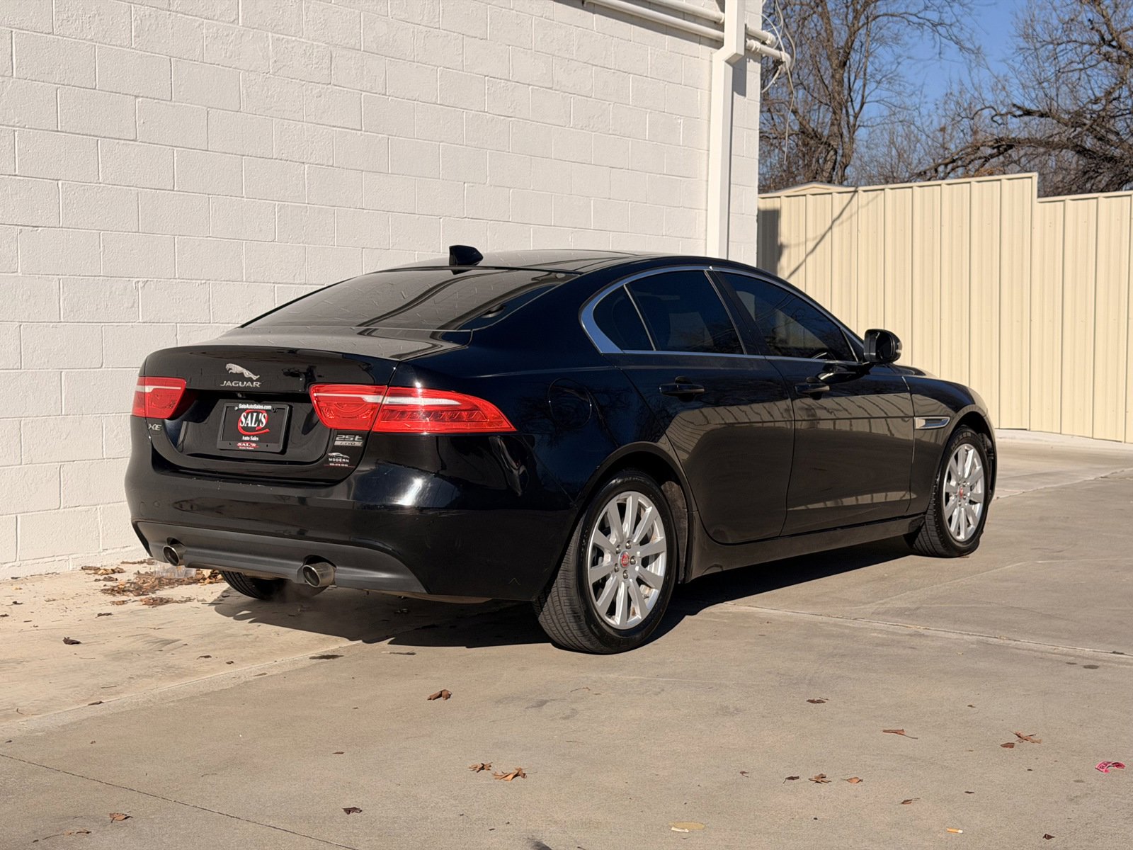 Used 2019 Jaguar XE Premium image 7