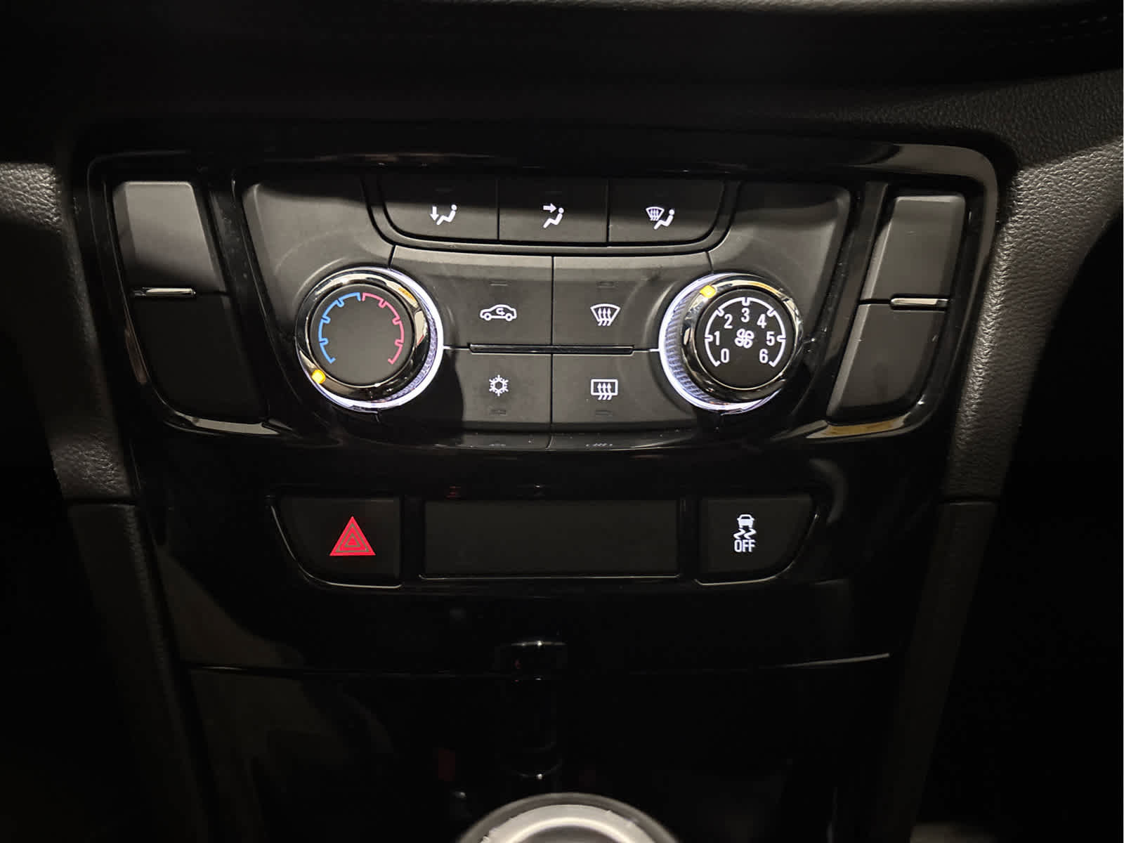 Used 2022 Buick Encore Preferred w/ Safety Package image 21