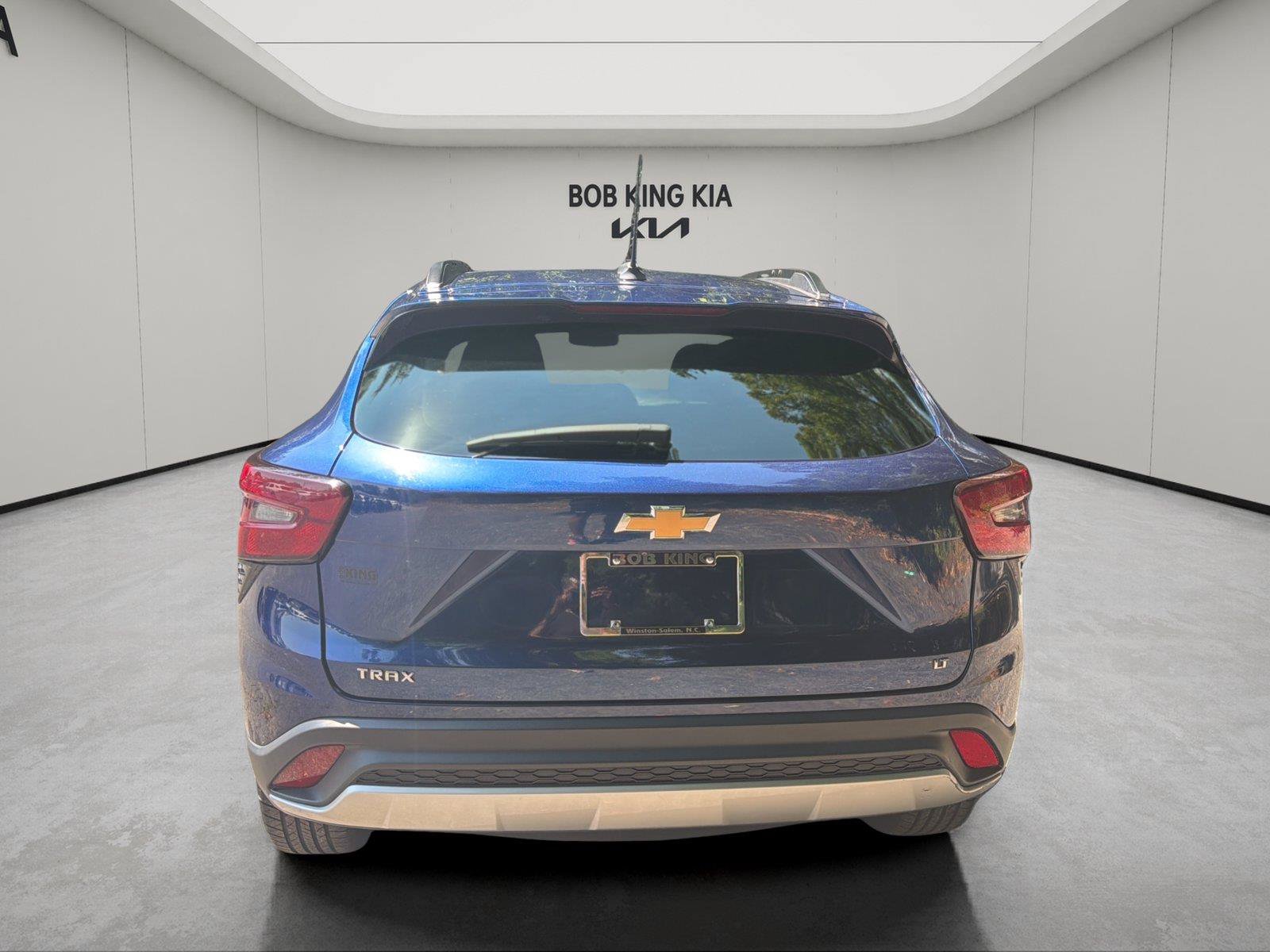 Used 2024 Chevrolet Trax LT w/ Driver Confidence Package FWD image 4