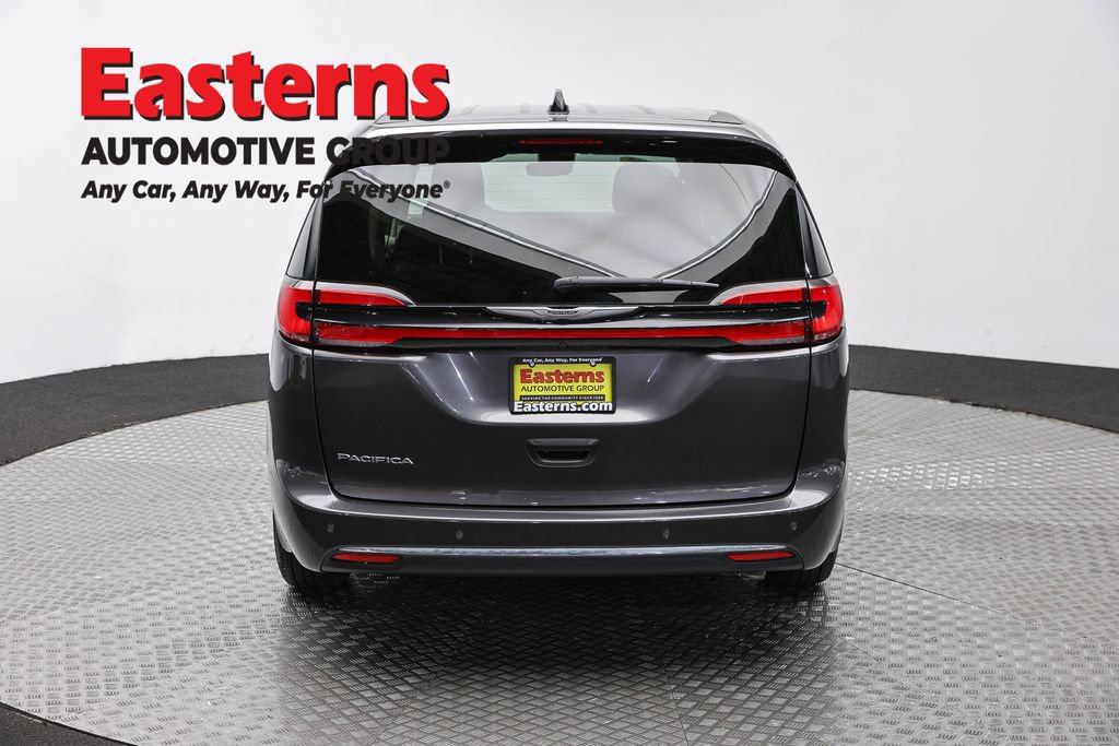 Used 2023 Chrysler Pacifica Touring-L FWD image 6