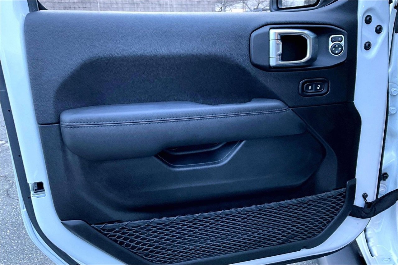 Certified 2022 Jeep Wrangler Unlimited Sahara image 25