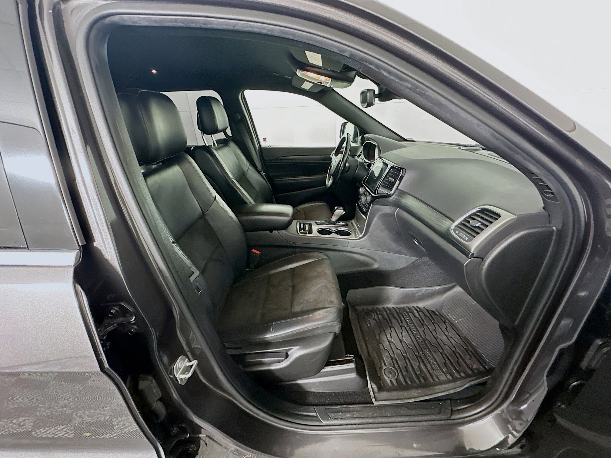 Used 2020 Jeep Grand Cherokee Laredo w/ Laredo X Package image 32