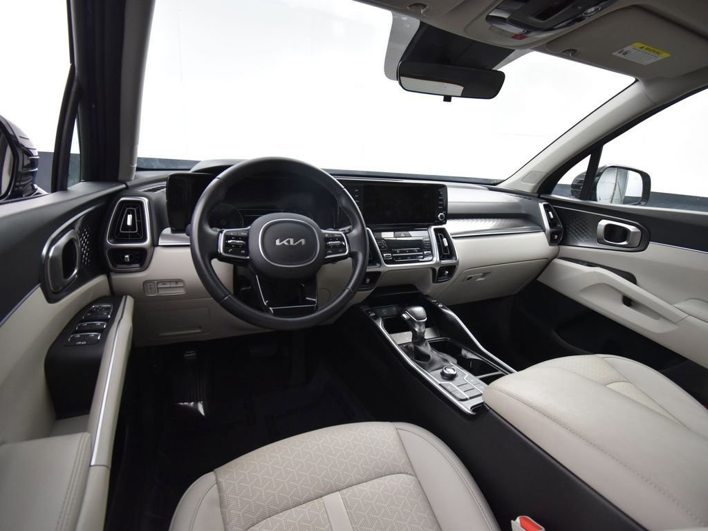Used 2023 Kia Sorento S w/ Panoramic Sunroof Package image 11