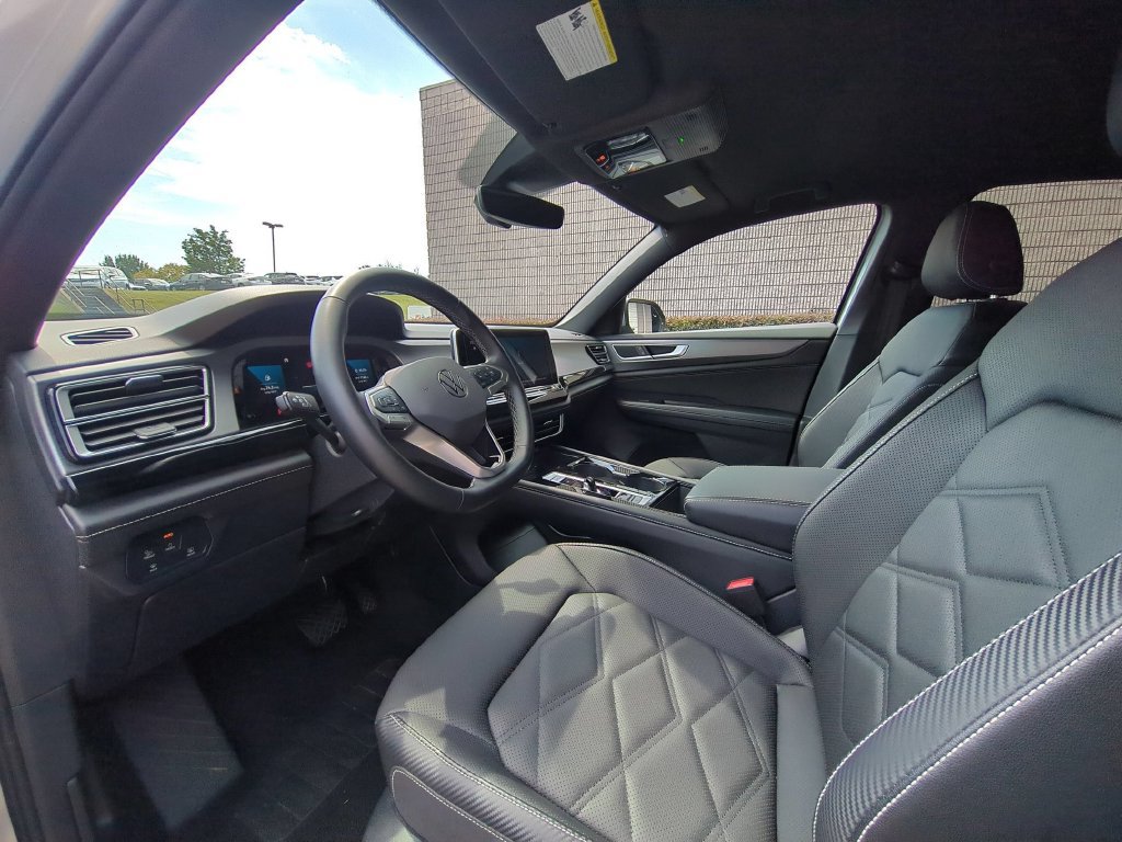 Used 2025 Volkswagen Atlas Cross Sport SE FWD image 15