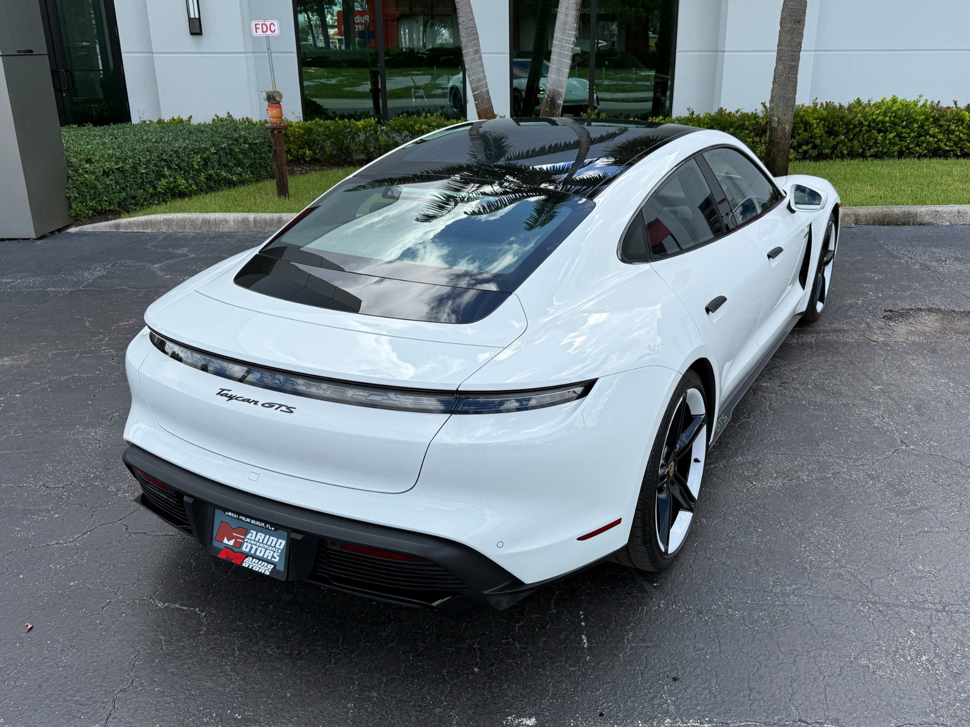 Used 2022 Porsche Taycan GTS image 18