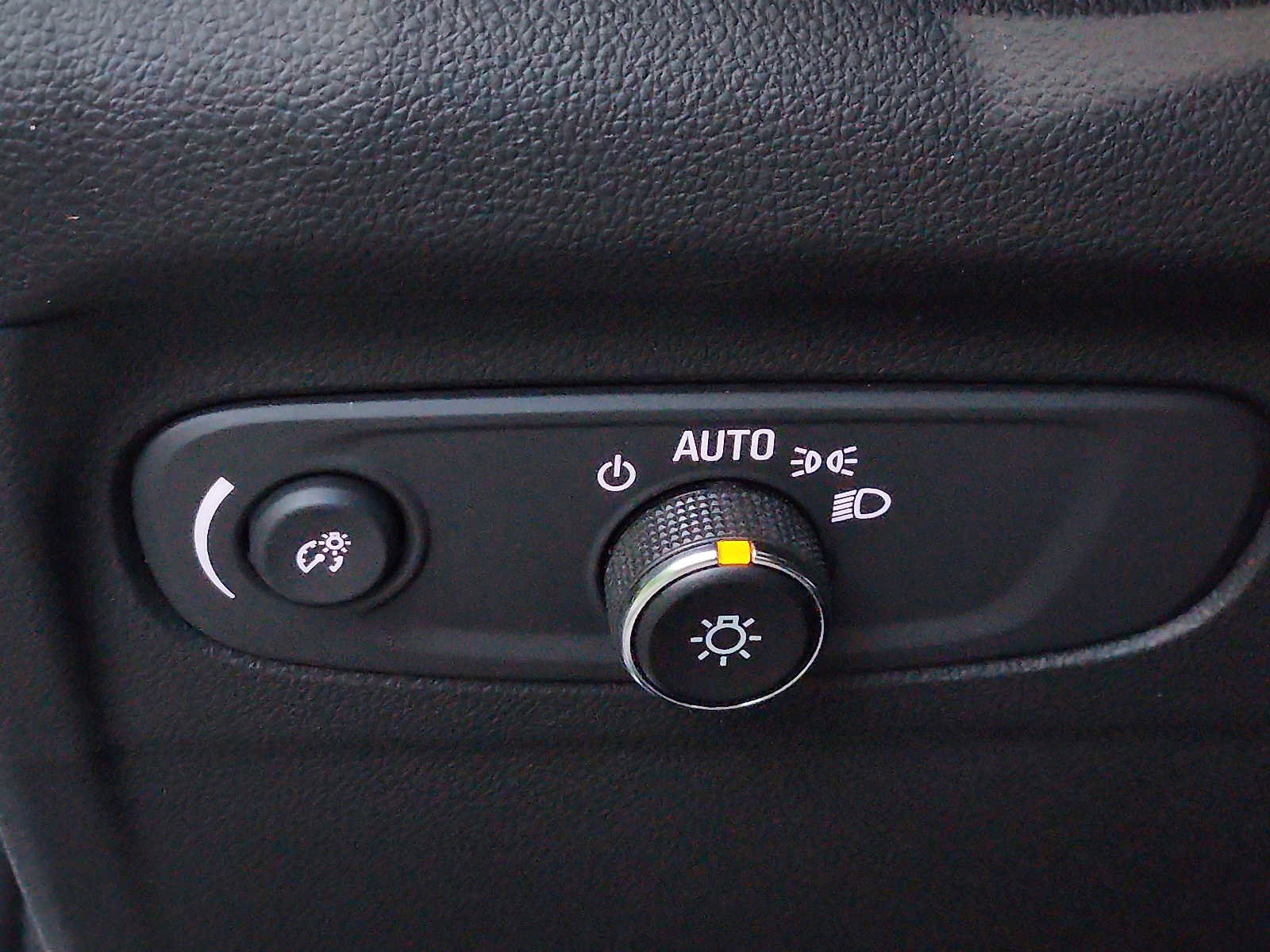 Used 2023 Buick Envision Essence w/ Sport Touring Package image 26