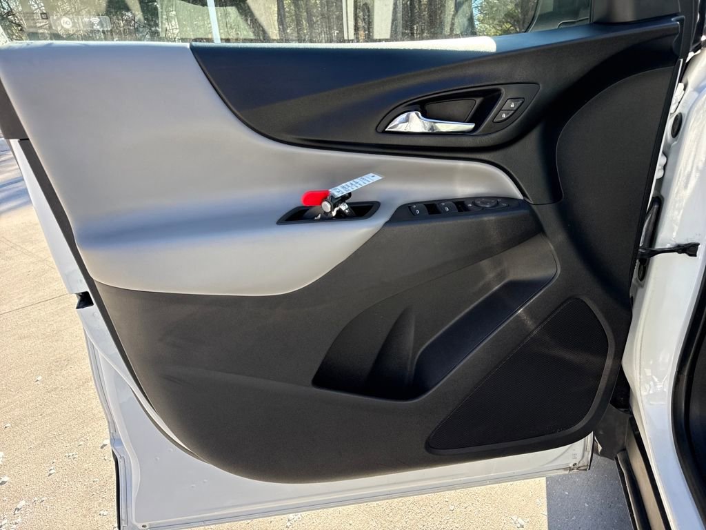 Used 2021 Chevrolet Equinox LS image 14