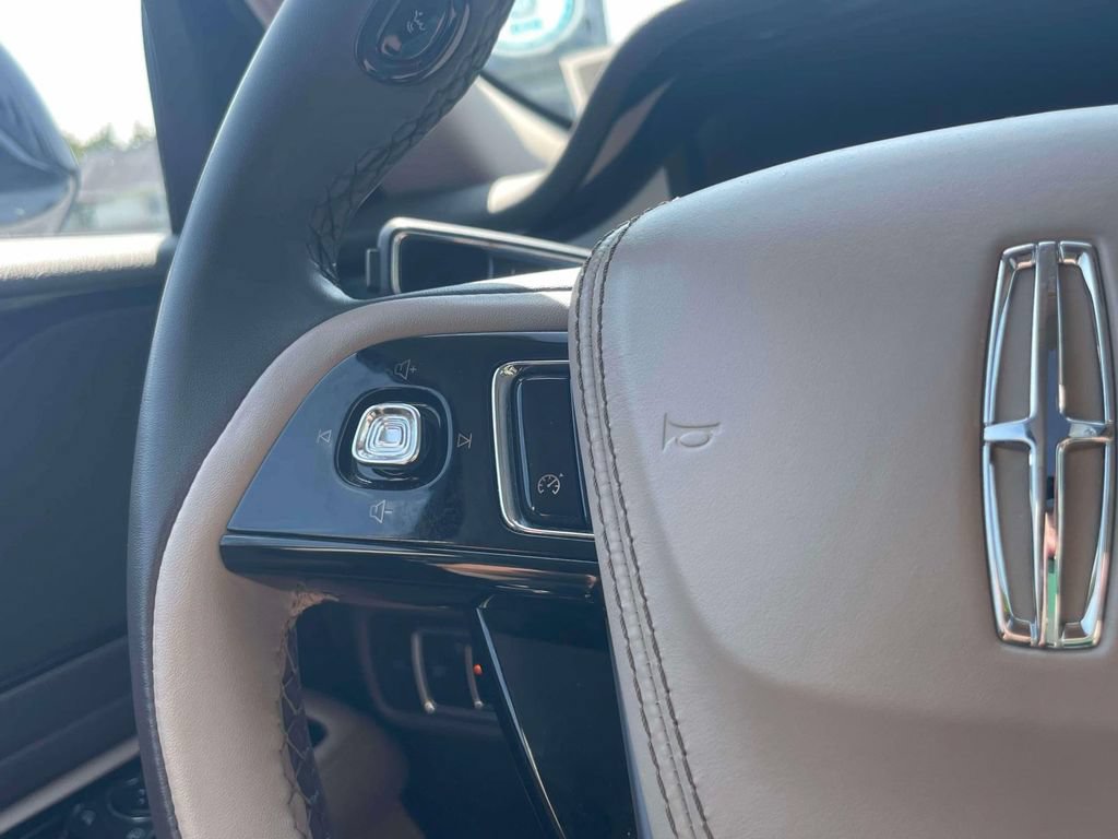 Used 2022 Lincoln Aviator AWD w/ Premium Package image 21