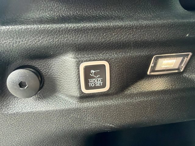 Used 2024 Jeep Grand Cherokee L Limited AWD/4WD image 16