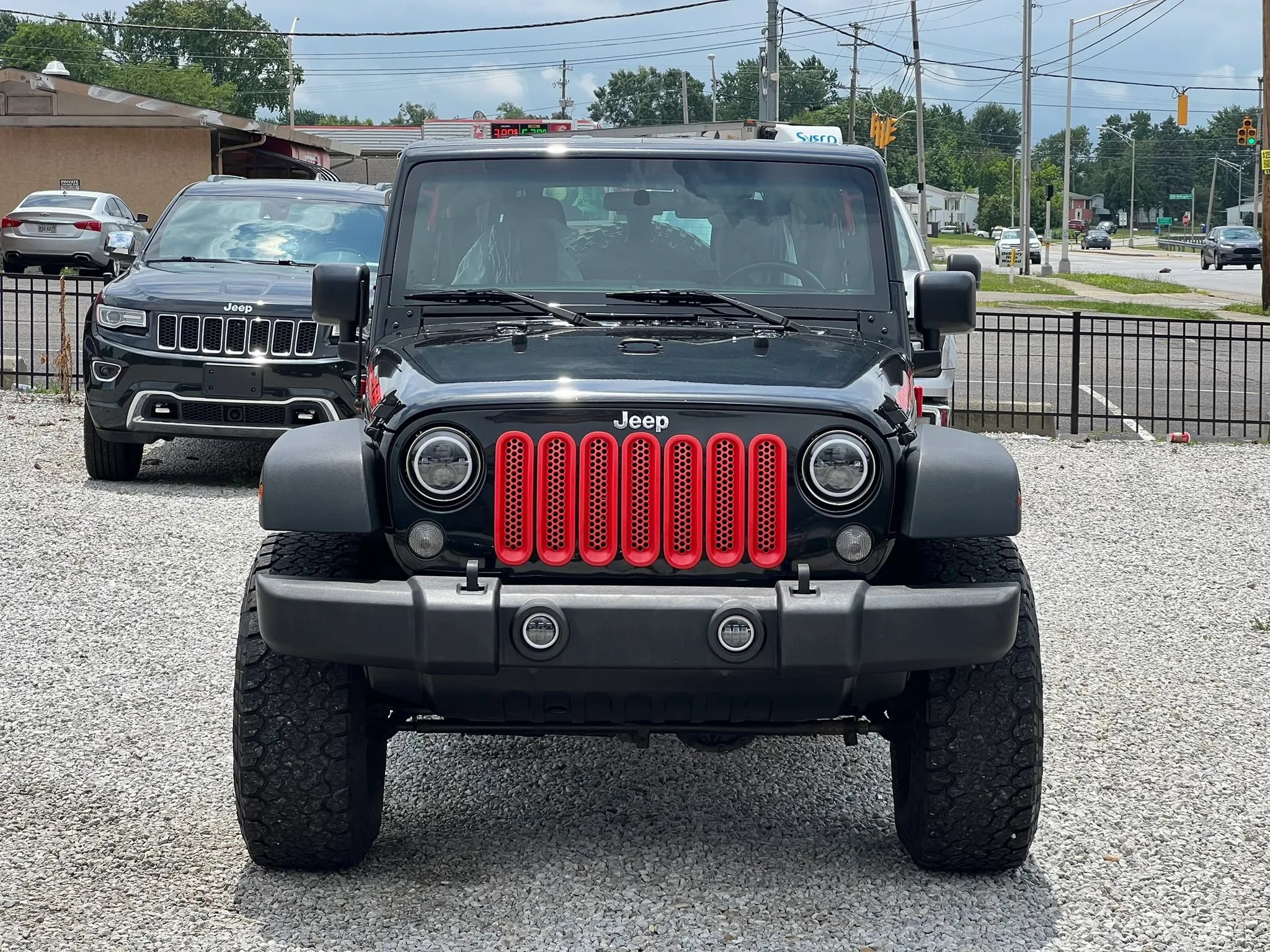 Used 2018 Jeep Wrangler Unlimited Sport w/ Connectivity Group AWD/4WD image 2