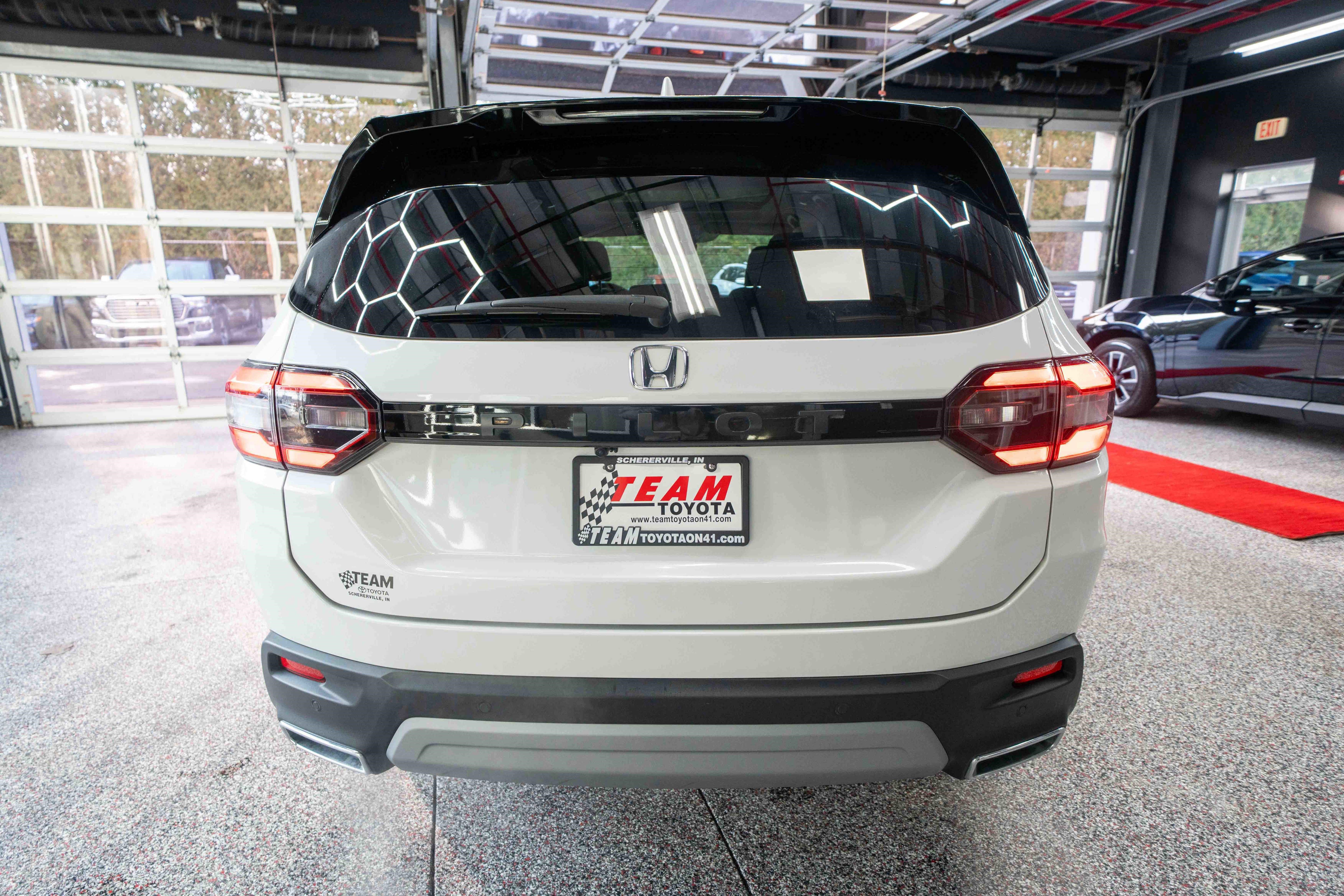 Used 2023 Honda Pilot Elite image 3