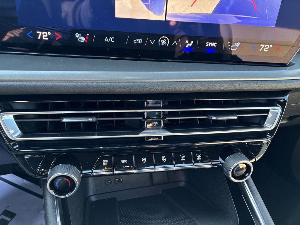 New 2026 Chevrolet Traverse LT w/ Sun and Wheel Package image 17