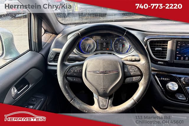 Used 2018 Chrysler Pacifica Touring Plus w/ S Appearance Package FWD image 9
