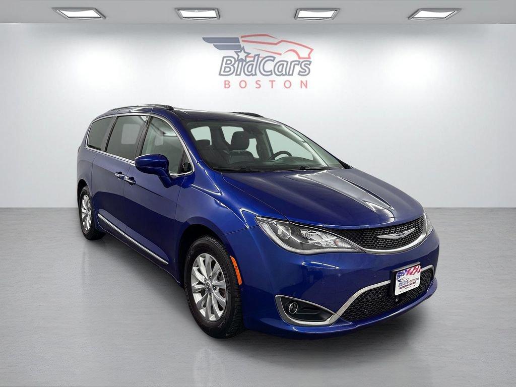 Used 2018 Chrysler Pacifica Touring-L Plus w/ Advanced Safetytec Group image 3