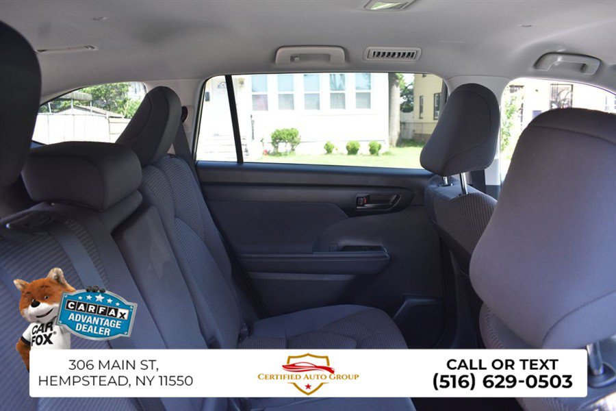 Used 2025 Toyota Highlander LE FWD image 24