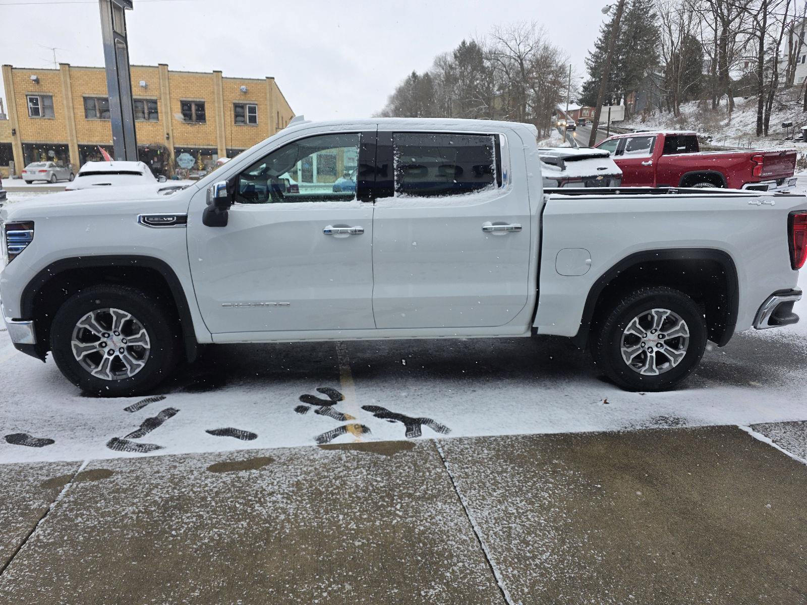 Used 2024 GMC Sierra 1500 SLT image 5
