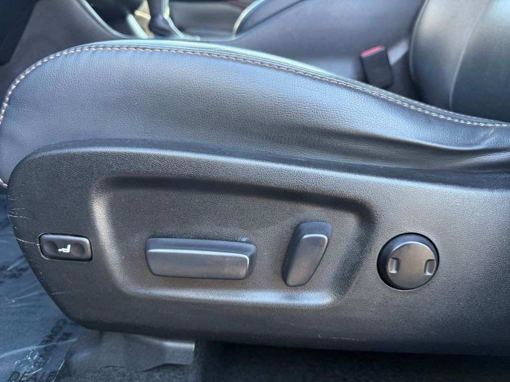 Used 2017 Toyota Highlander XLE w/ Carpet Mat Package image 10