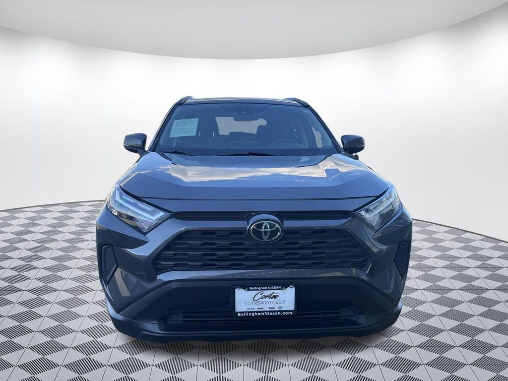 Used 2025 Toyota RAV4 XLE AWD/4WD image 2