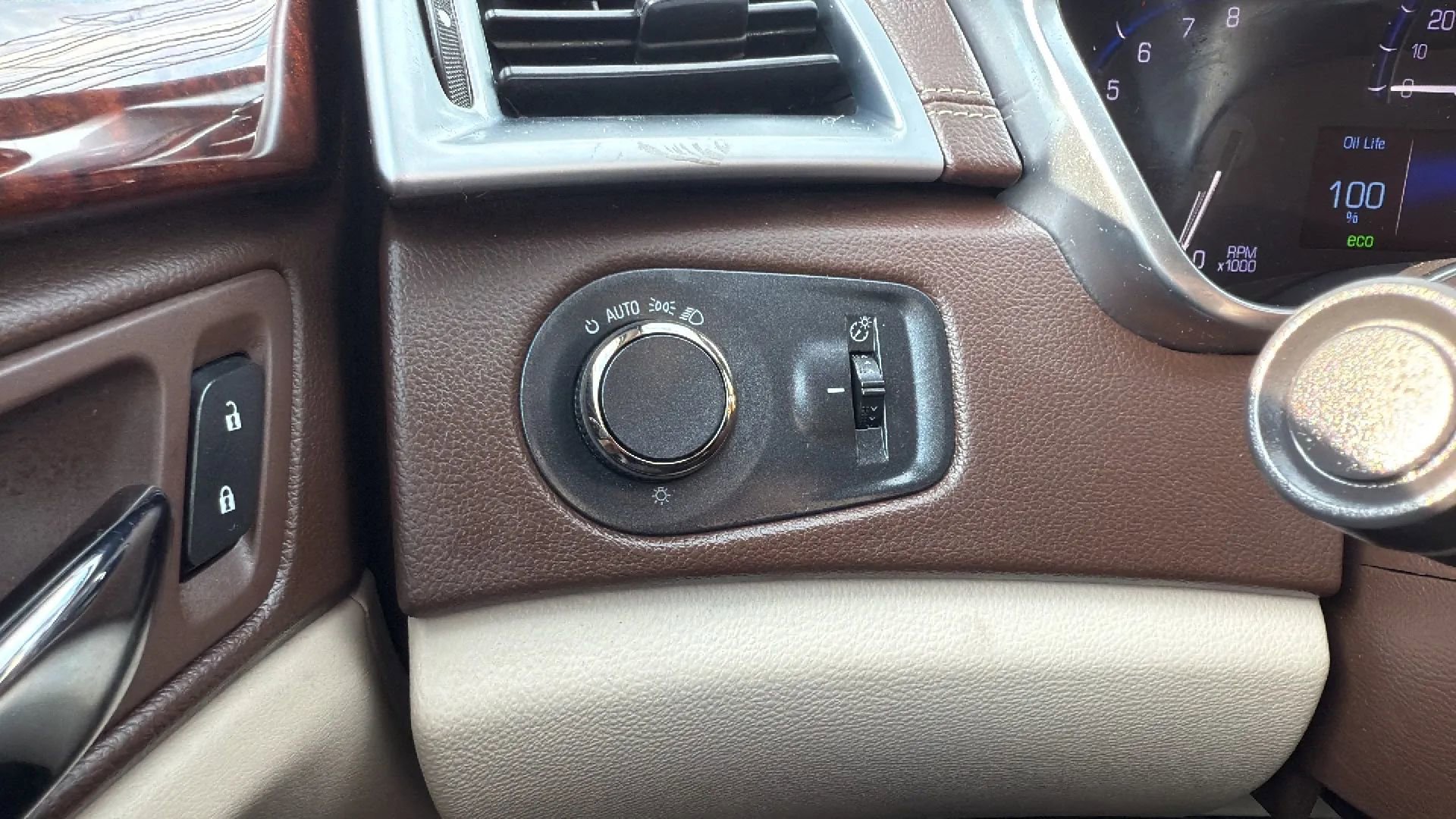 Used 2015 Cadillac SRX Luxury w/ Driver Awareness Package image 15