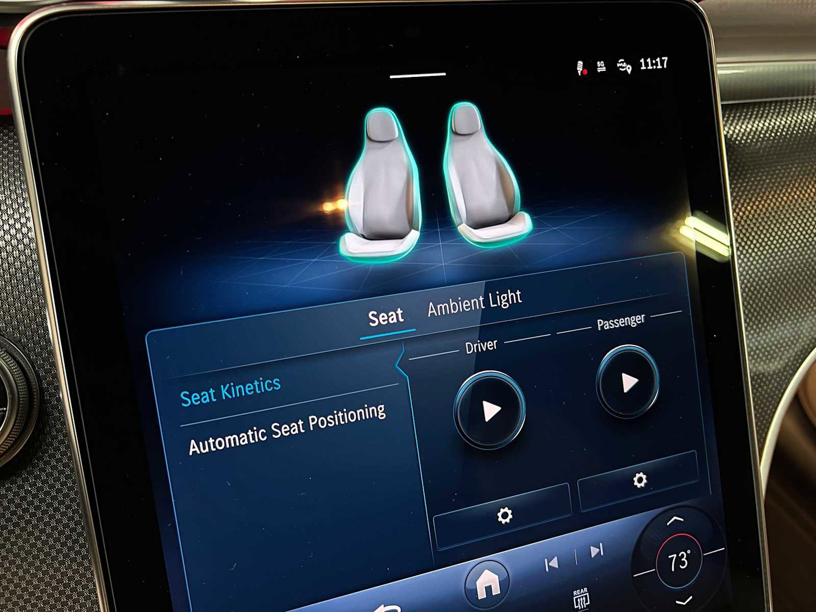 Used 2025 Mercedes-Benz GLC 300 4MATIC image 32