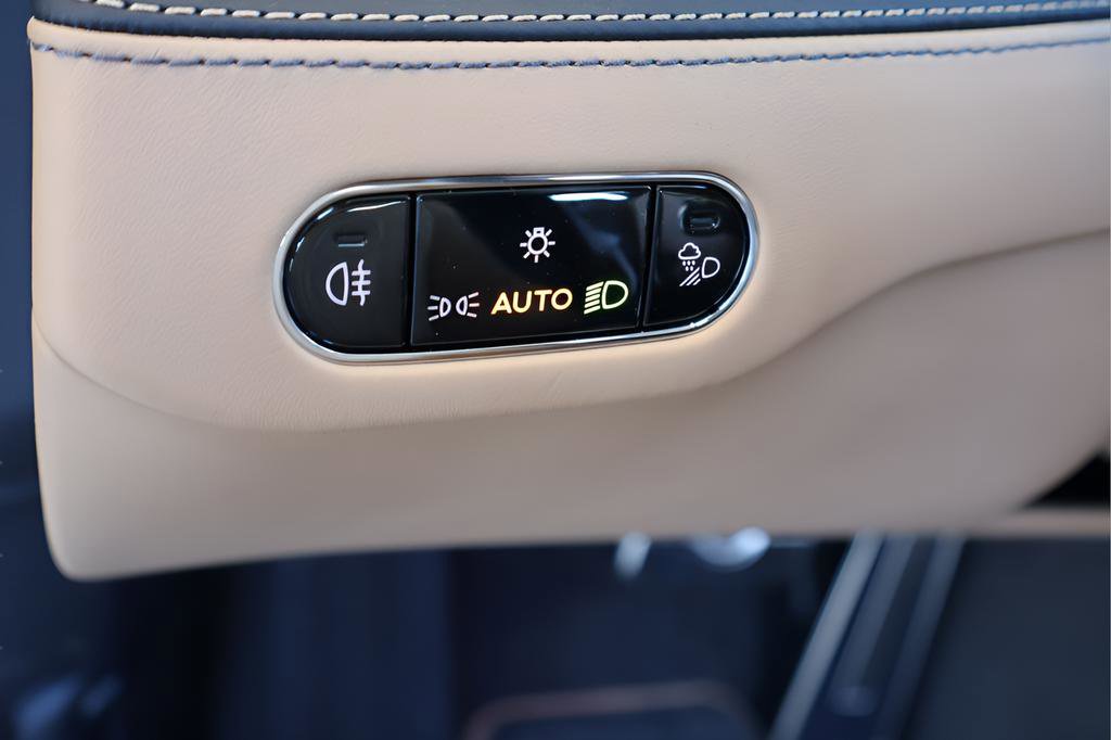 New 2026 Bentley Flying Spur Plug-In Hybrid AWD/4WD image 22