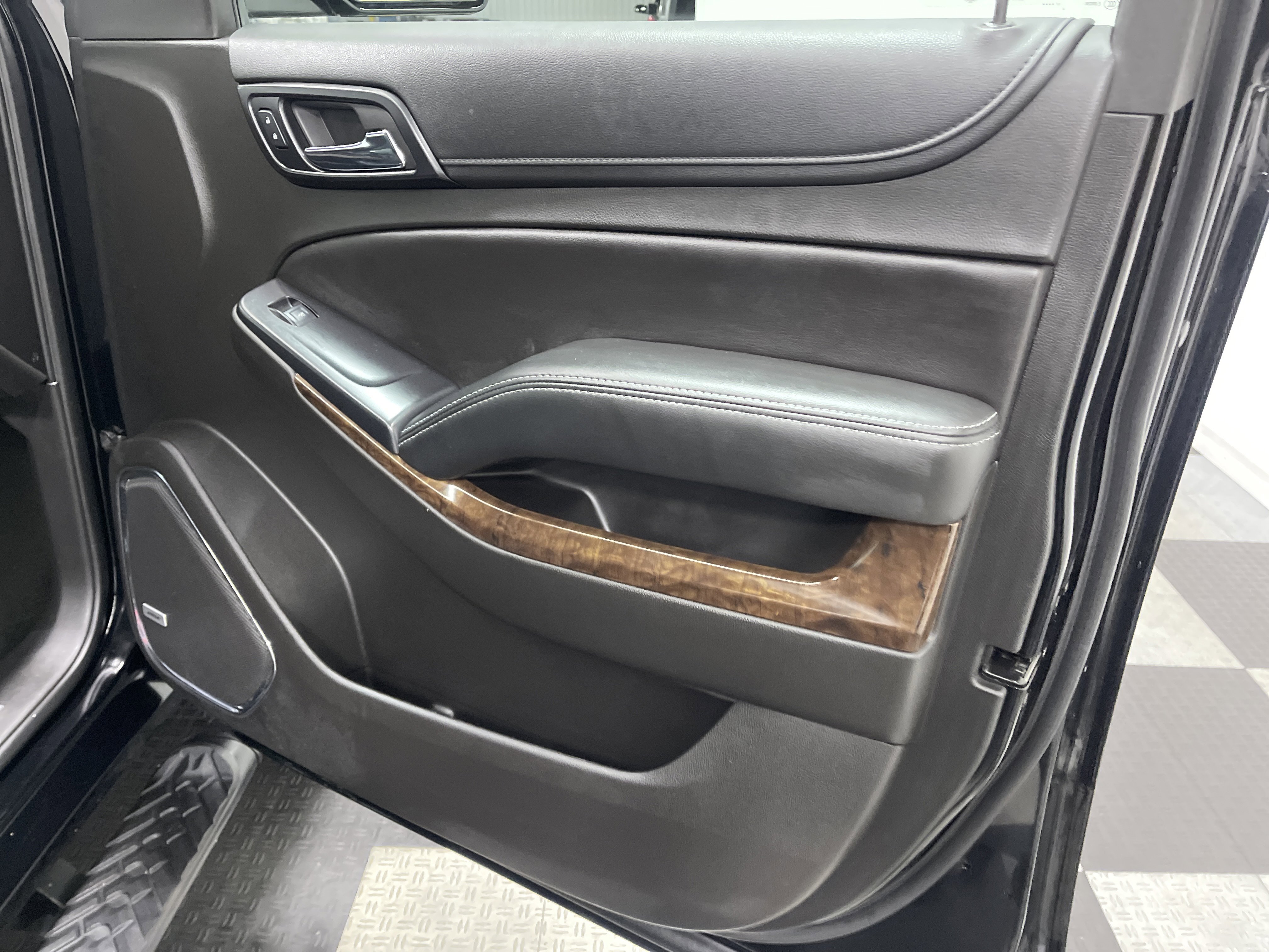 Used 2018 Chevrolet Tahoe LT w/ Luxury Package image 25