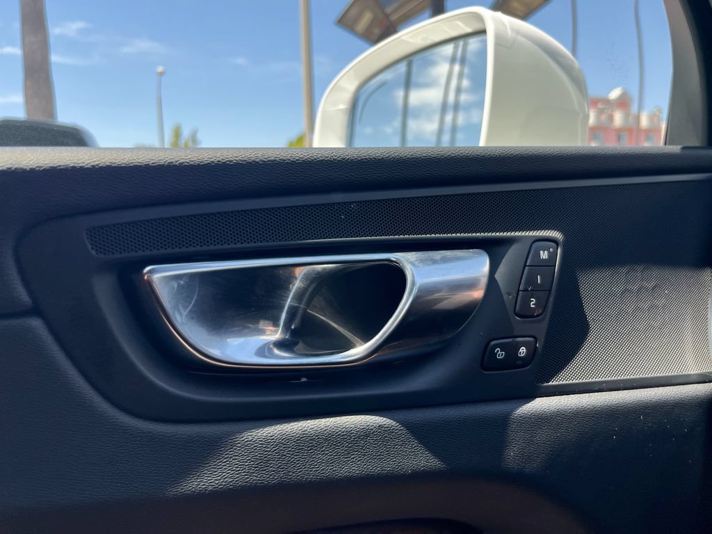 Used 2023 Volvo XC60 B5 Plus AWD/4WD image 34