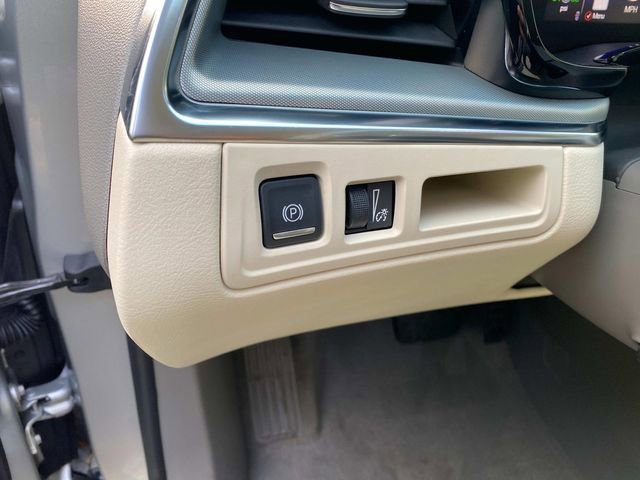 Used 2018 Cadillac XT5 Luxury w/ Driver Awareness Package FWD image 16