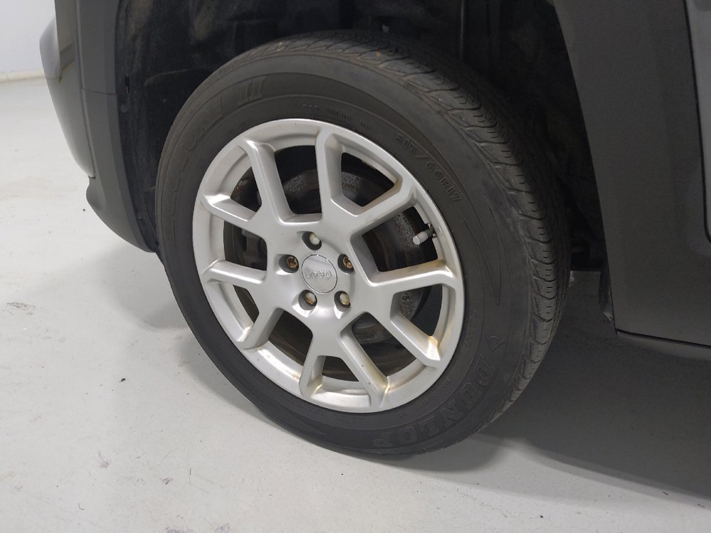 Used 2020 Jeep Renegade Latitude AWD/4WD image 31